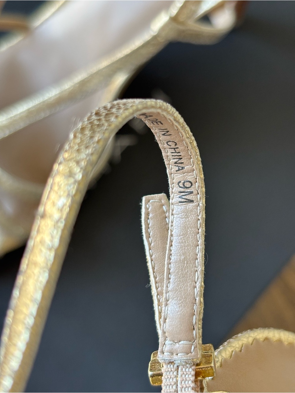 Tahari "Ta-Nite" Women's Gold Metallic Strappy Heels Size 9 - Picture 5 of 14
